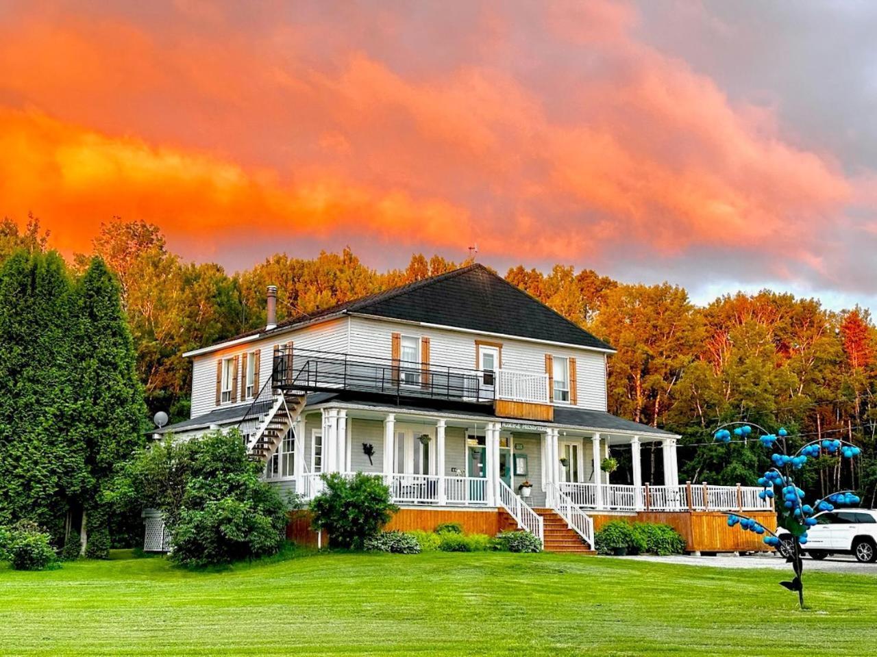 Auberge Presbytere Mont Lac-Vert Hébertville Exteriör bild